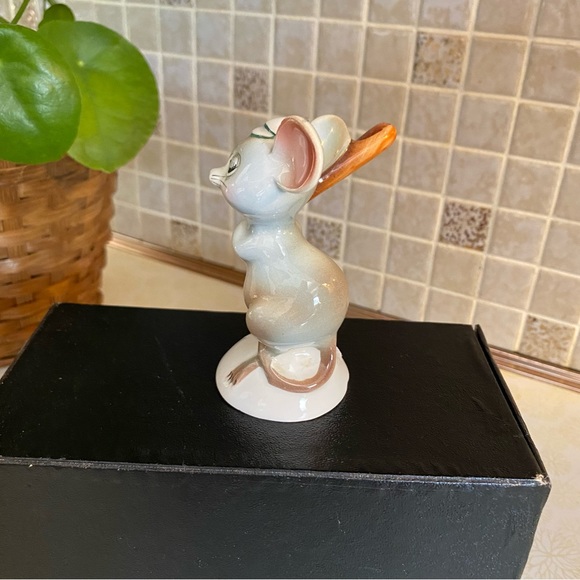 Vintage PY baseball playing mice , anthropomorphic mouse salt & pepper shakers - Picture 8 of 8